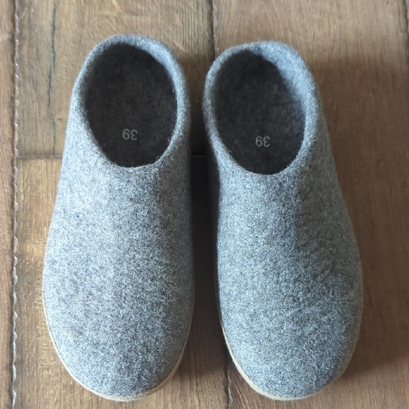 Kyrgies Slippers Bishkek Kicks - Picture 3 of 11